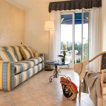 فندق Sant Alphio Garden & 4*