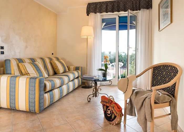 מלון Sant Alphio Garden & 4*