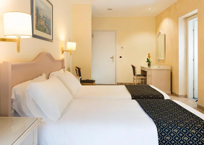 Sant Alphio Garden & מלון 4*