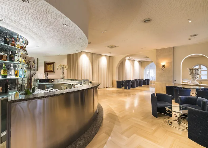 מלון Sant Alphio Garden & 4*