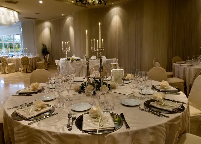 מלון Sant Alphio Garden & 4*